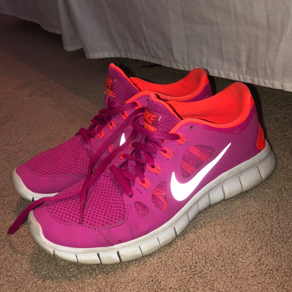 NIKE SNEAKERS